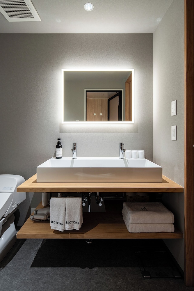 デラックス スタジオ アパートメント バスルーム1 | Section L Shimbashi West