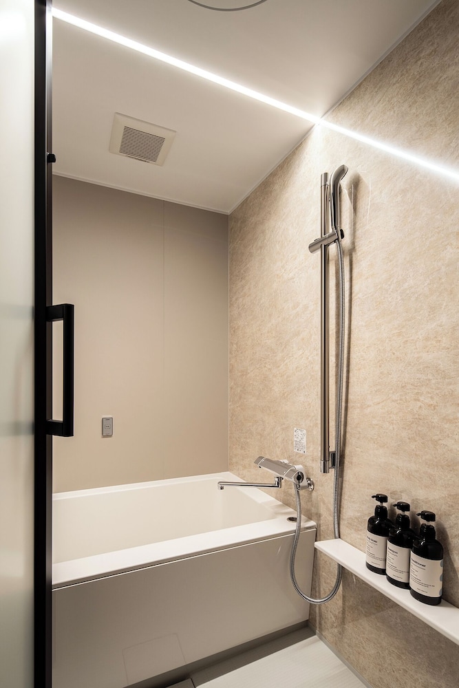 エグゼクティブ ファミリー スタジオ アパートメント バスルーム0 | Section L Shimbashi West