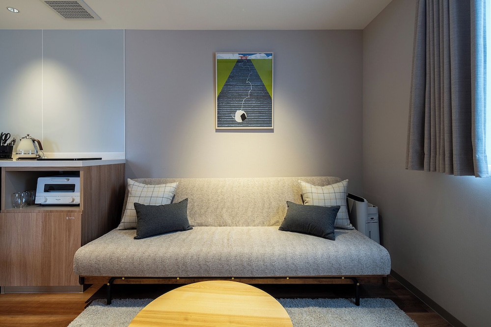 デラックス スタジオ アパートメント リビング エリア0 | Section L Shimbashi West