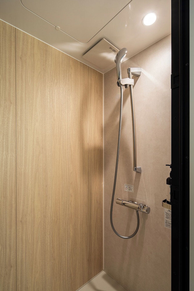 デラックス スタジオ アパートメント バスルームのシャワー0 | Section L Shimbashi West