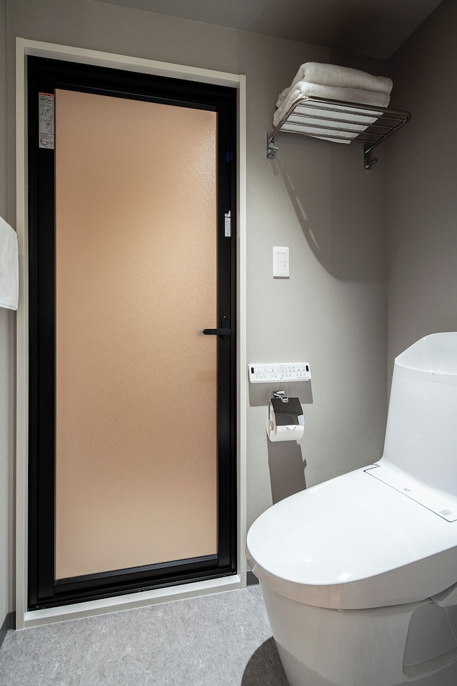 ベース スタジオ 低層階 バスルーム0 | Section L Shimbashi West