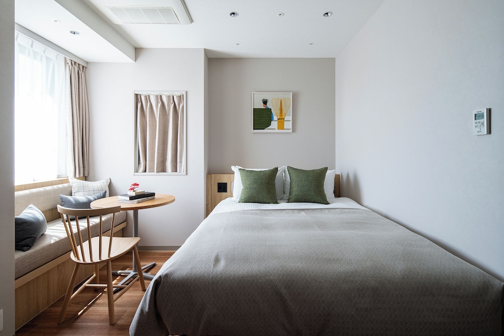 ベース スタジオ 低層階 | Section L Shimbashi West