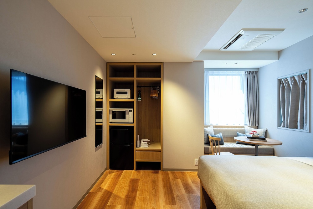 ベース スタジオ 客室1 | Section L Shimbashi West