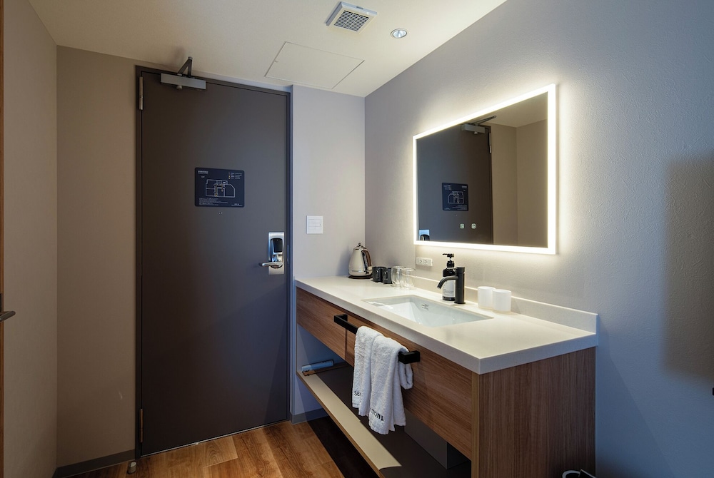 ベース スタジオ 低層階 客室7 | Section L Shimbashi West