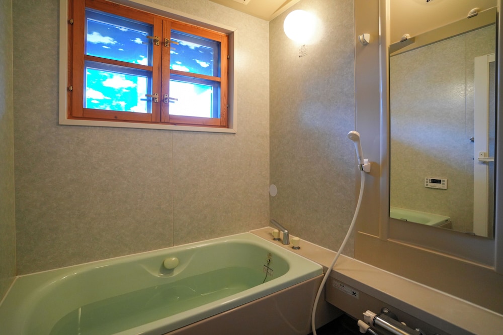 ファミリー ヴィラ 3 ベッドルーム マウンテンビュー レイクサイド 深めの浴槽0 | SAKATA LOG HOUSE