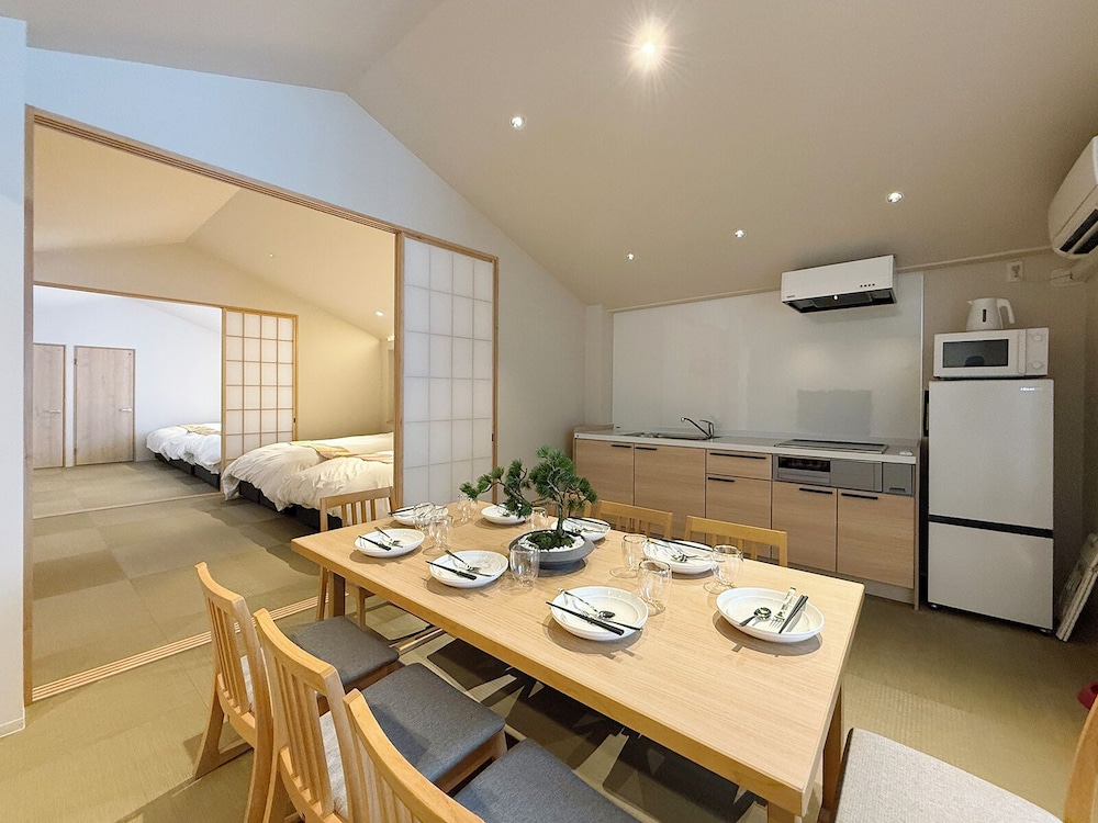 ラグジュアリー アパートメント ダイニングルーム1 | b Hotel 宮島表参道 32