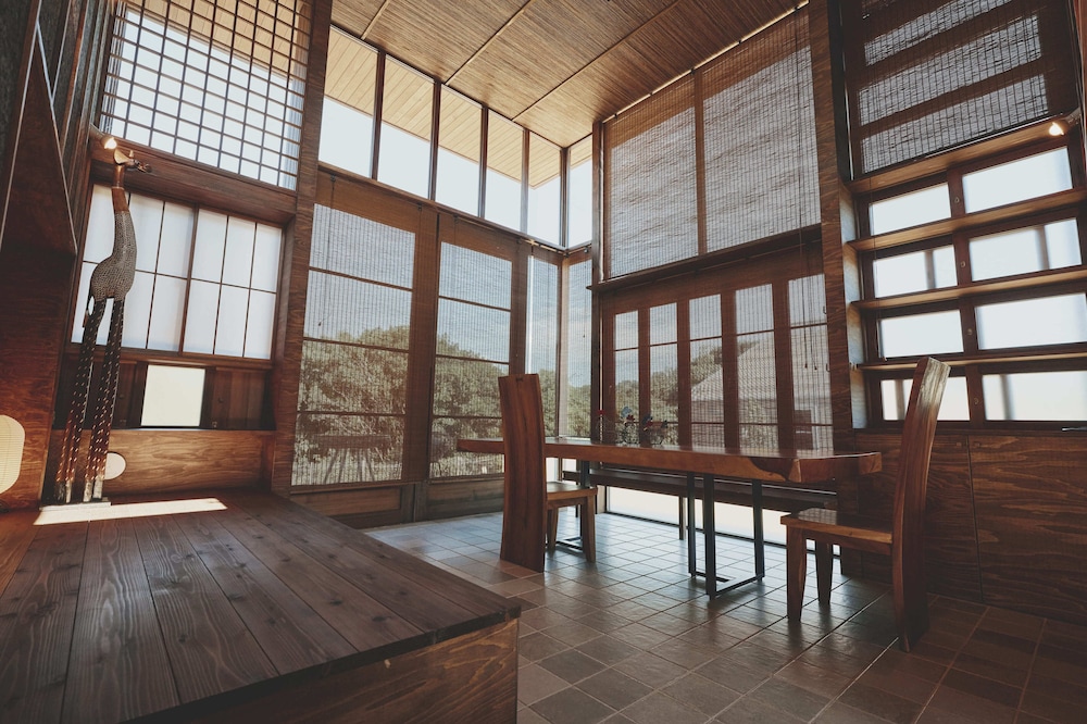 樫の家 禁煙 リビング エリア0 | はたけのリゾート 燦燦Villa