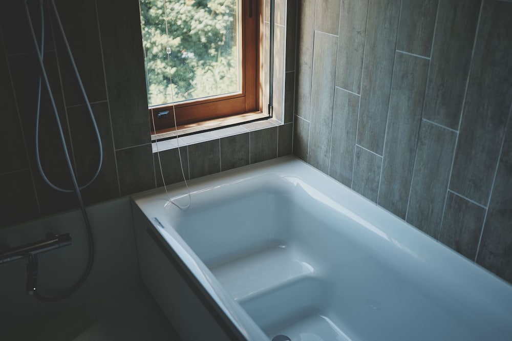 鳥の家 禁煙 バスルーム1 | はたけのリゾート 燦燦Villa