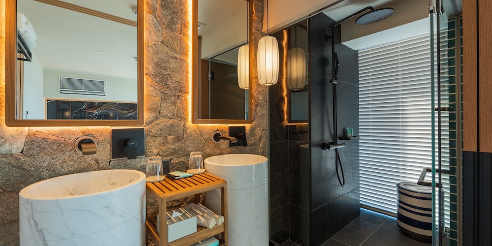 ヴィラ ペットとの宿泊可 オーシャンビュー バスルーム3 | UMITO VILLA 鎌倉 材木座