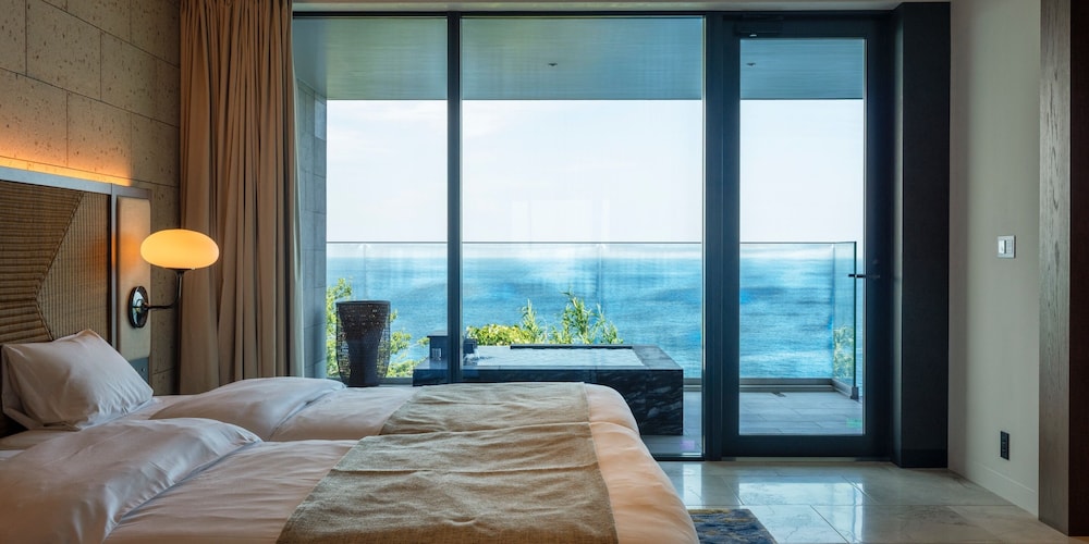 2ベッドルームスイート プライベートプールオーシャンビュー 温泉あり 禁煙 客室9 | UMITO 熱海別邸