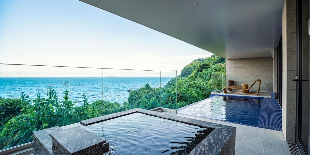 2ベッドルームスイート プライベートプールオーシャンビュー 温泉あり 禁煙 バルコニーからの眺望0 | UMITO 熱海別邸