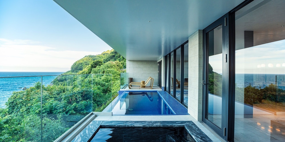 2ベッドルームスイート プライベートプールオーシャンビュー 温泉あり 禁煙 客室1 | UMITO 熱海別邸