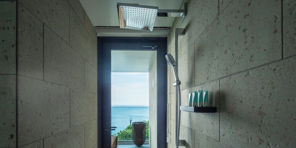 2ベッドルームスイート プライベートプールオーシャンビュー 温泉あり 禁煙 バスルーム0 | UMITO 熱海別邸