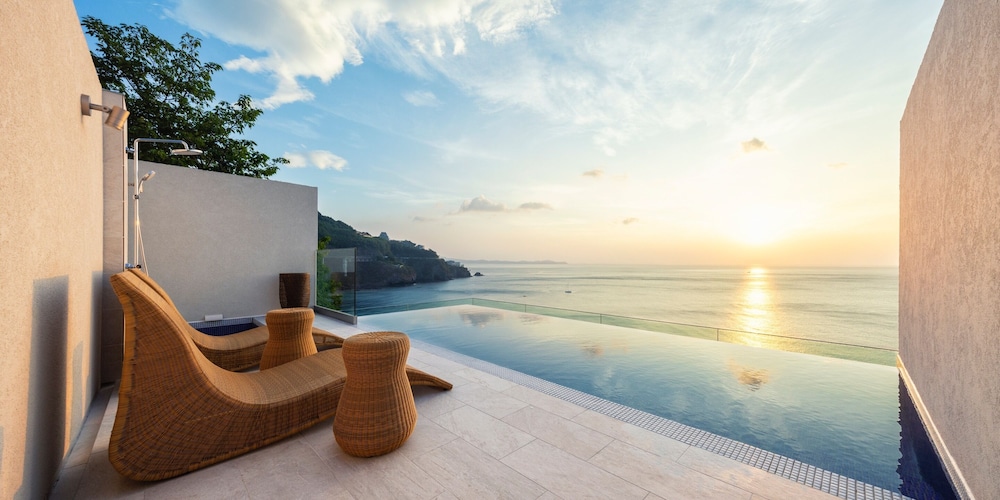 プレジデンシャル スイート 2 ベッドルーム プライベートプール オーシャンビュー 温泉あり 禁煙 テラス / パティオ1 | UMITO 熱海別邸