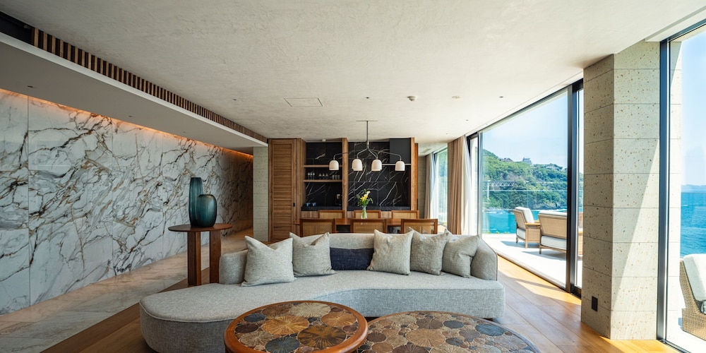 プレジデンシャル スイート 2 ベッドルーム プライベートプール オーシャンビュー 温泉あり 禁煙 客室8 | UMITO 熱海別邸