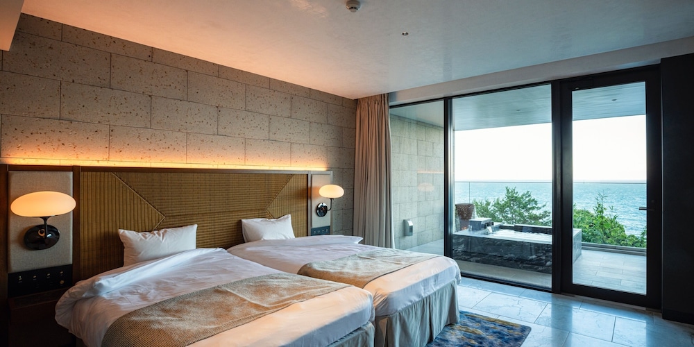 2ベッドルームスイート プライベートプールオーシャンビュー 温泉あり 禁煙 | UMITO 熱海別邸