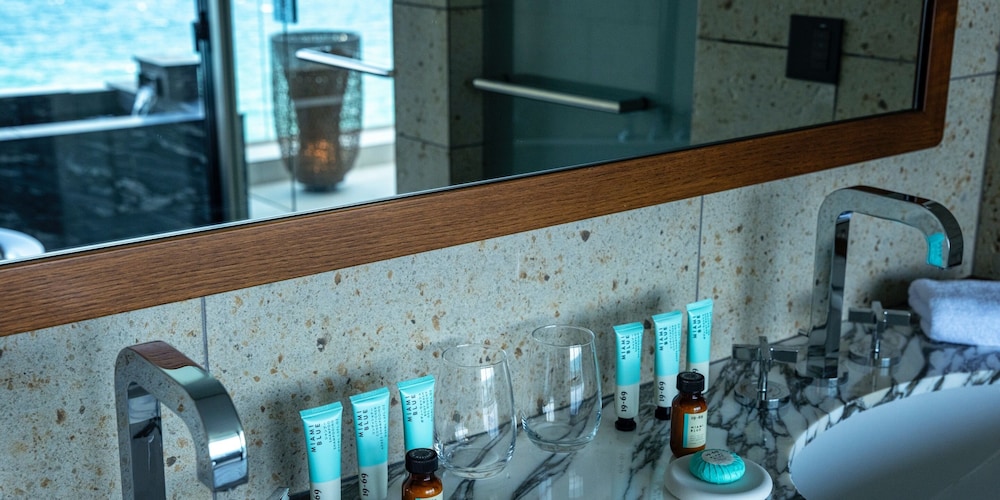 プレジデンシャル スイート 2 ベッドルーム プライベートプール オーシャンビュー 温泉あり 禁煙 バスルーム4 | UMITO 熱海別邸