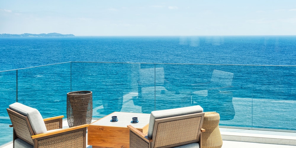 プレジデンシャル スイート 2 ベッドルーム プライベートプール オーシャンビュー 温泉あり 禁煙 客室5 | UMITO 熱海別邸