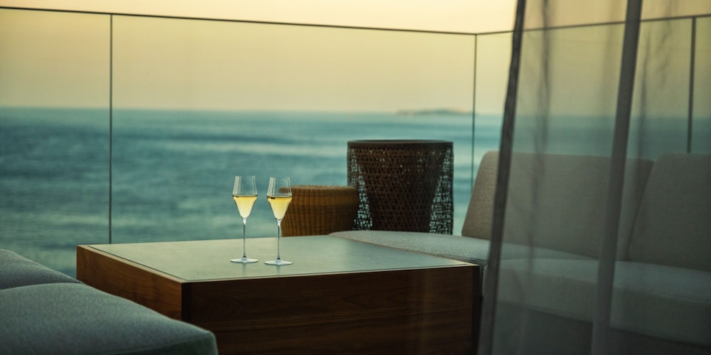 プレジデンシャル スイート 2 ベッドルーム プライベートプール オーシャンビュー 温泉あり 禁煙 テラス / パティオ0 | UMITO 熱海別邸