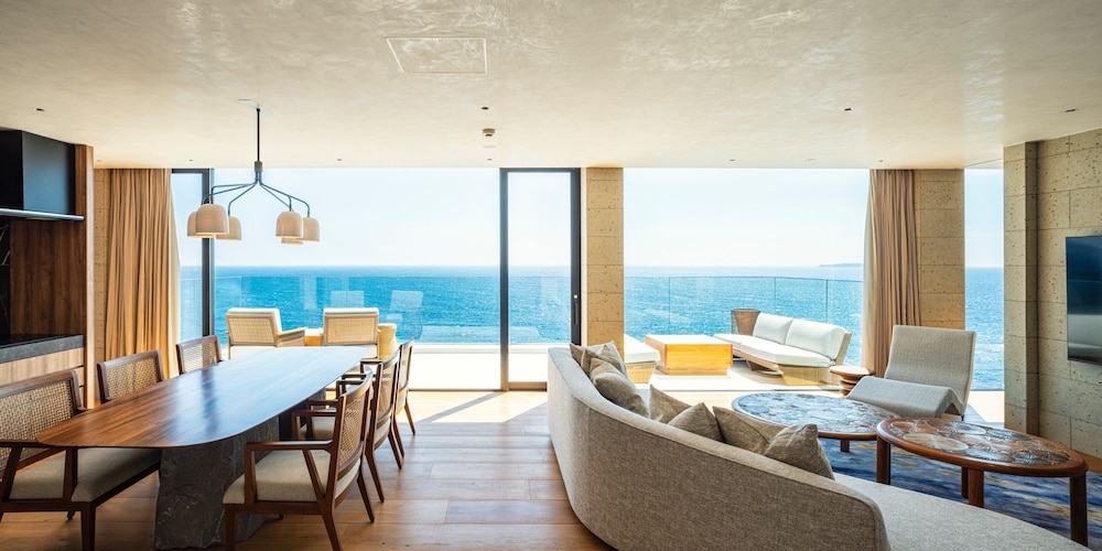 プレジデンシャル スイート 2 ベッドルーム プライベートプール オーシャンビュー 温泉あり 禁煙 | UMITO 熱海別邸