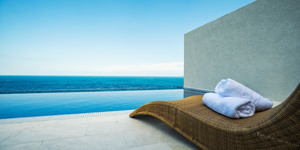 プレジデンシャル スイート 2 ベッドルーム プライベートプール オーシャンビュー 温泉あり 禁煙 客室9 | UMITO 熱海別邸