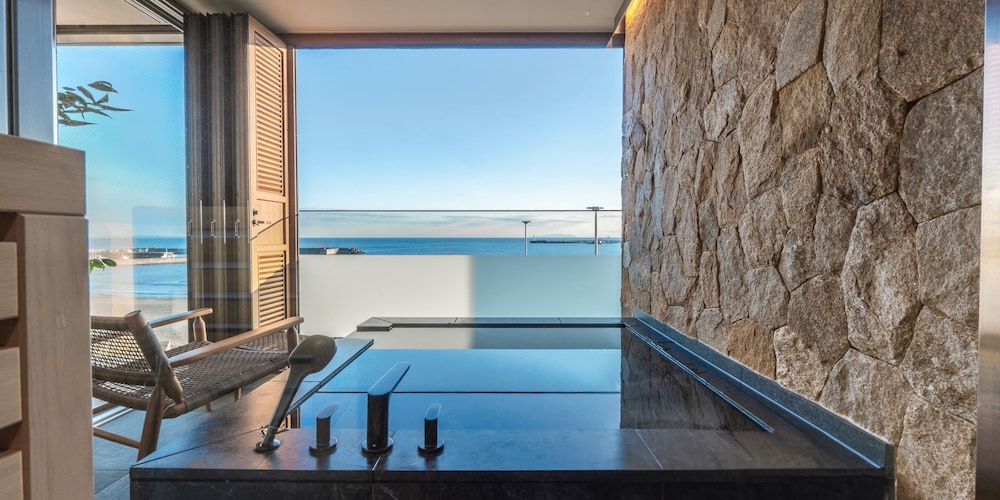 スイート 2 ベッドルーム オーシャンビュー 2階 禁煙 バスルーム1 | UMITO 鎌倉 腰越