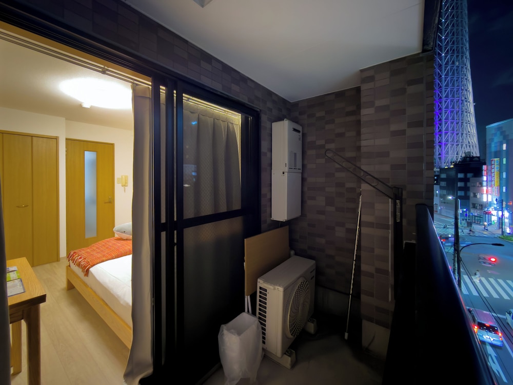 クラシック ダブルルーム バルコニー シティビュー 客室17 | Skytree Star 11 Hotel