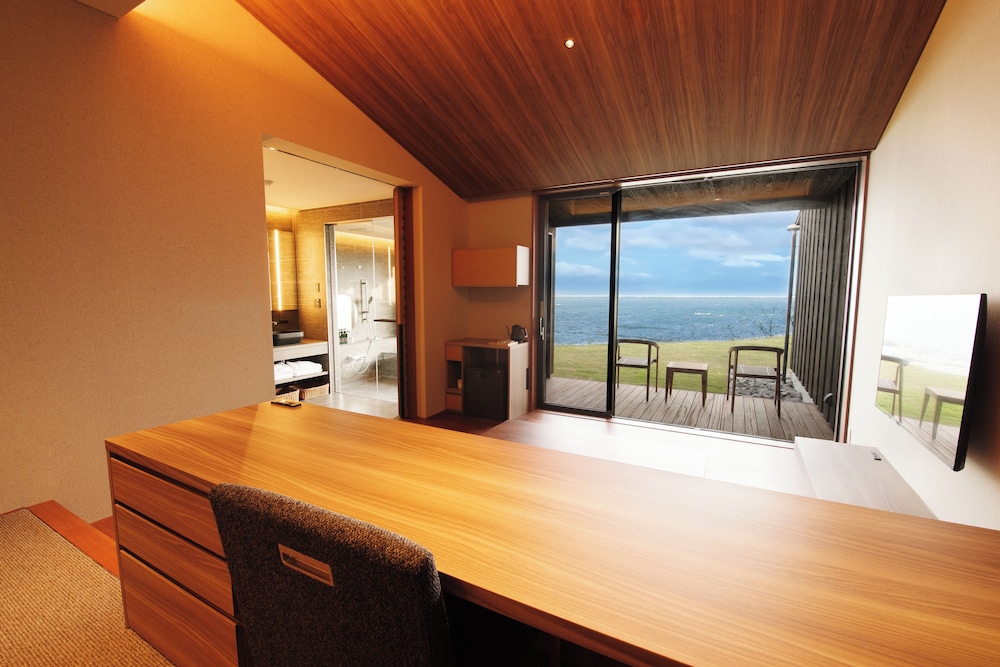 デラックス スイート オーシャンビュー 客室1 | 山人-oga-