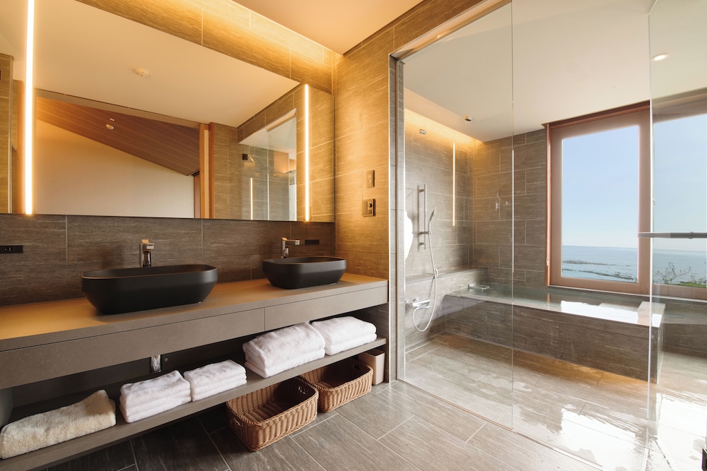 デラックス スイート オーシャンビュー バスルーム2 | 山人-oga-