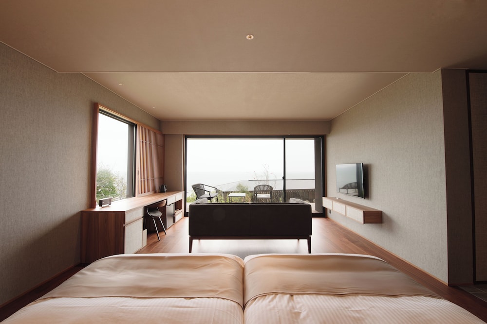 スーペリア スイート テラス 1 階 客室1 | 山人-oga-