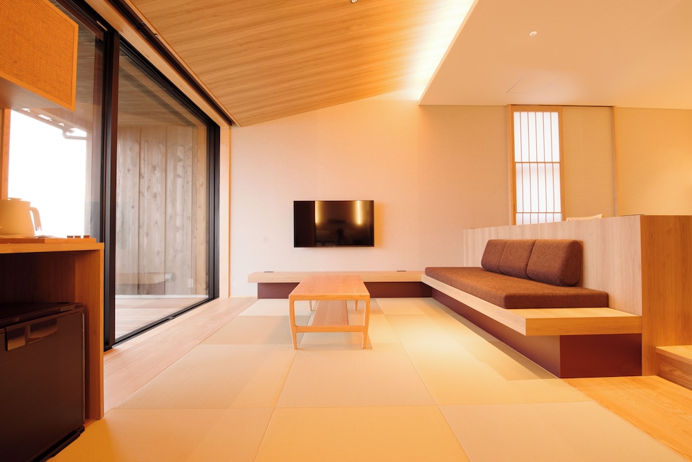 和風スイート オーシャンビュー リビング エリア0 | 山人-oga-