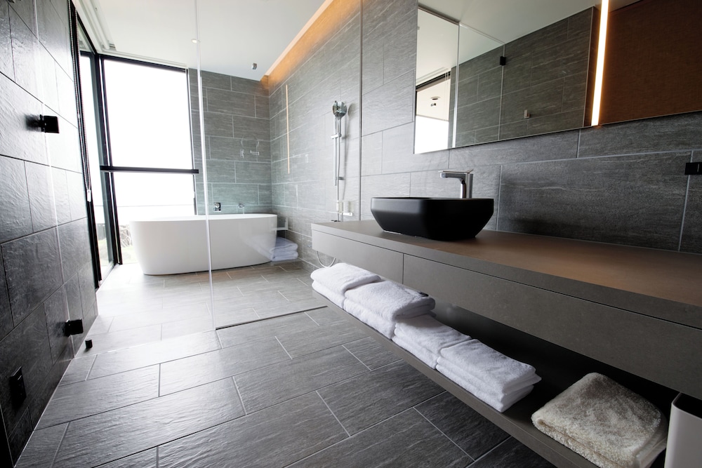 ジュニア スイート 1 階 バスルーム0 | 山人-oga-