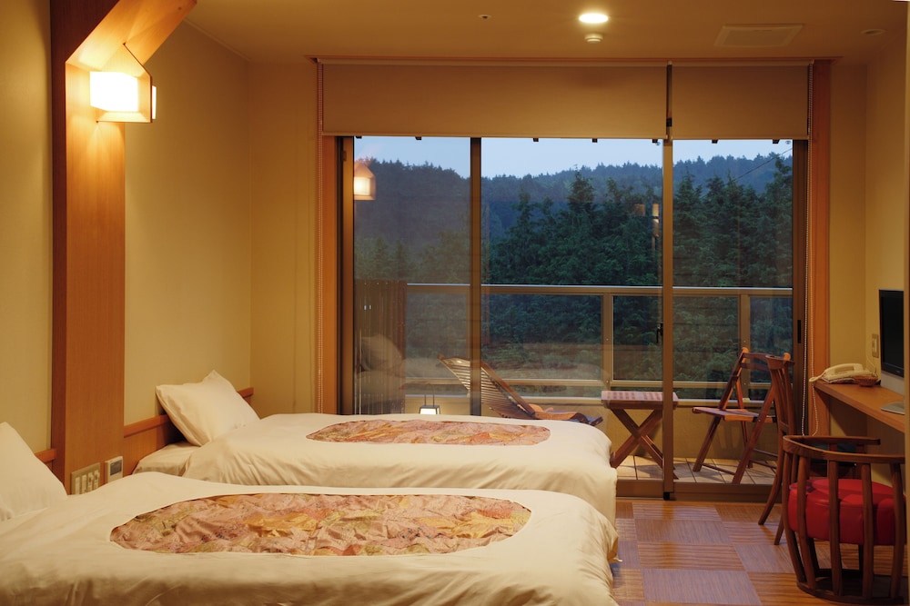 エコノミー トリプルルーム ベッド (複数台) マウンテンビュー 客室3 | 夢乃井庵 夕やけこやけ