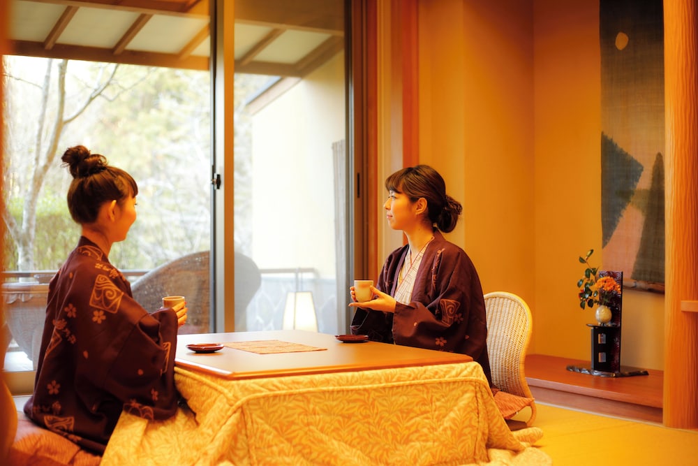 スーペリア 4 人部屋 マウンテンビュー 客室2 | 夢乃井庵 夕やけこやけ