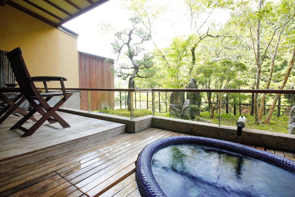 コンフォート 4 人部屋 マウンテンビュー バスルーム0 | 夢乃井庵 夕やけこやけ