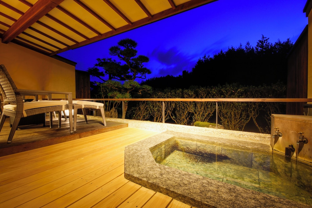 スーペリア 4 人部屋 マウンテンビュー バスルーム0 | 夢乃井庵 夕やけこやけ