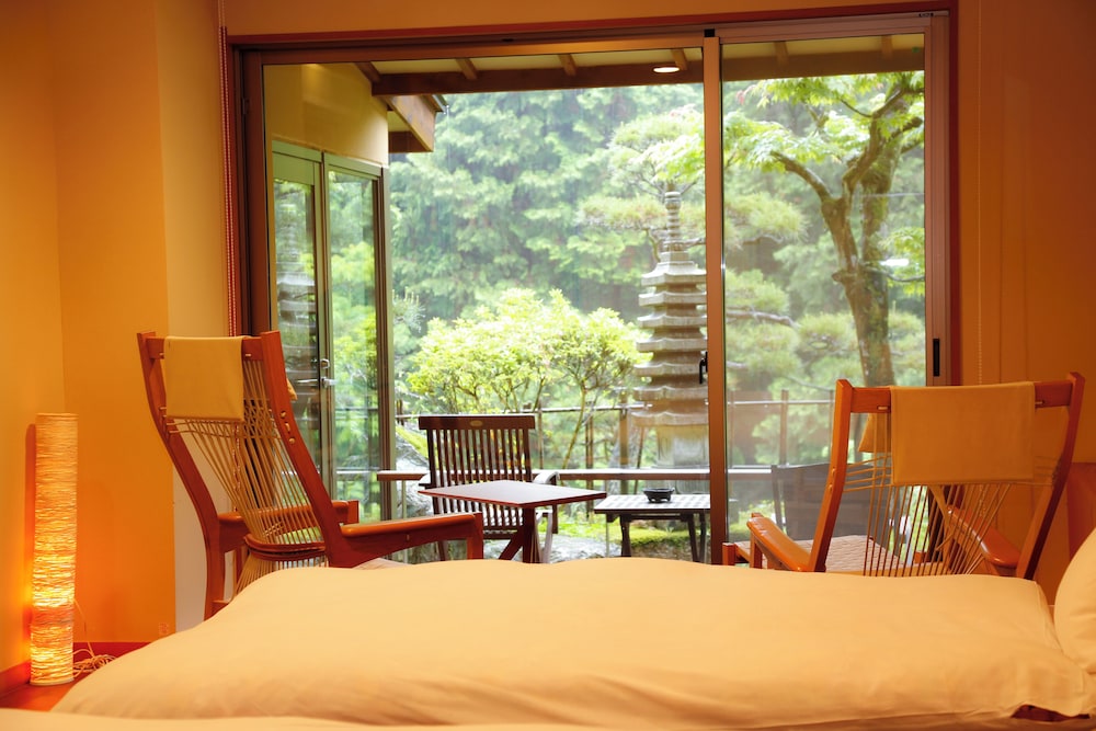 コンフォート 4 人部屋 専用バスルーム マウンテンビュー | 夢乃井庵 夕やけこやけ