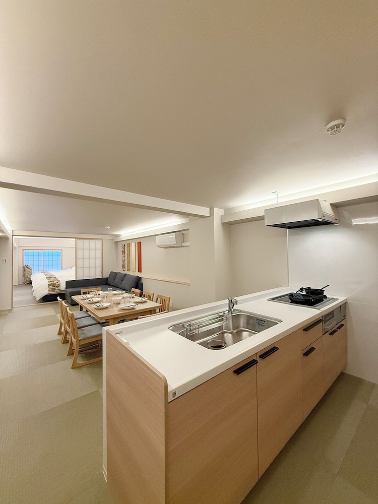 ファミリー アパートメント 専用キッチン0 | b Hotel 宮島表参道 21