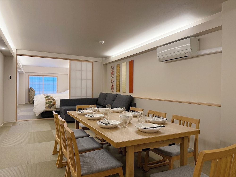 ファミリー アパートメント リビング エリア1 | b Hotel 宮島表参道 21