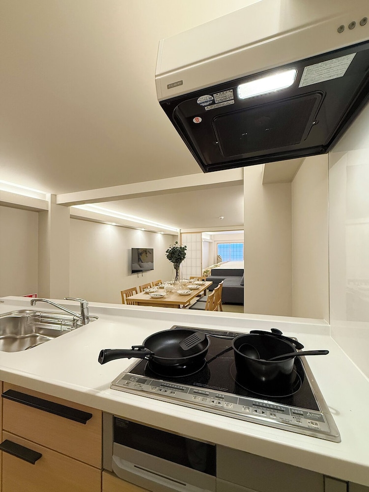 ファミリー アパートメント 専用キッチン1 | b Hotel 宮島表参道 21