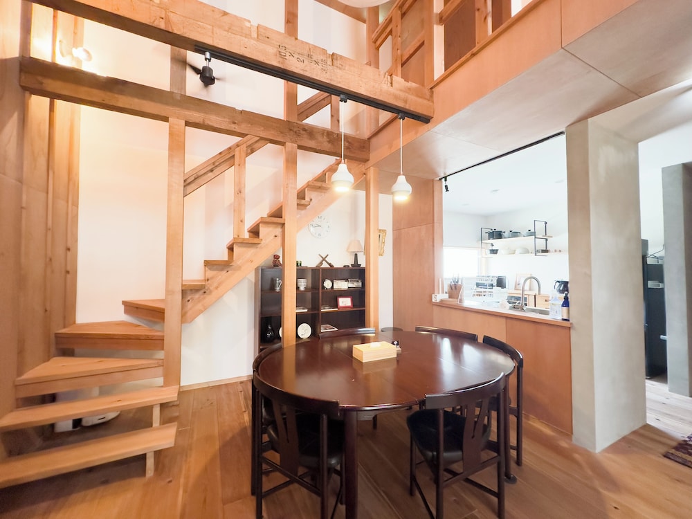 アパートメント 3 ベッドルーム 禁煙 客室内のダイニングエリア0 | The Cozy Nest MATSUKAWA