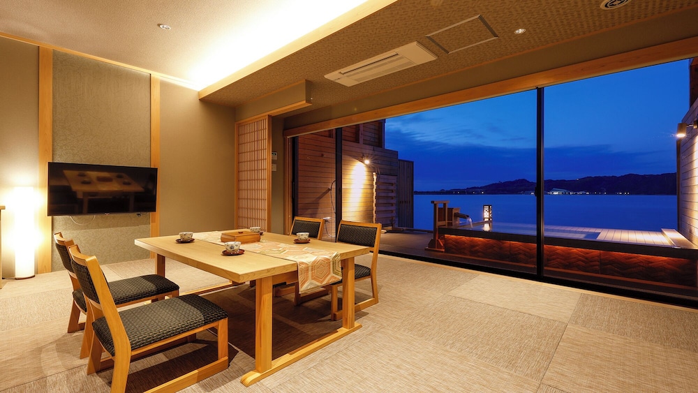 和風クワドラプルルーム 専用バスルーム 客室1 | はわい温泉　千年亭