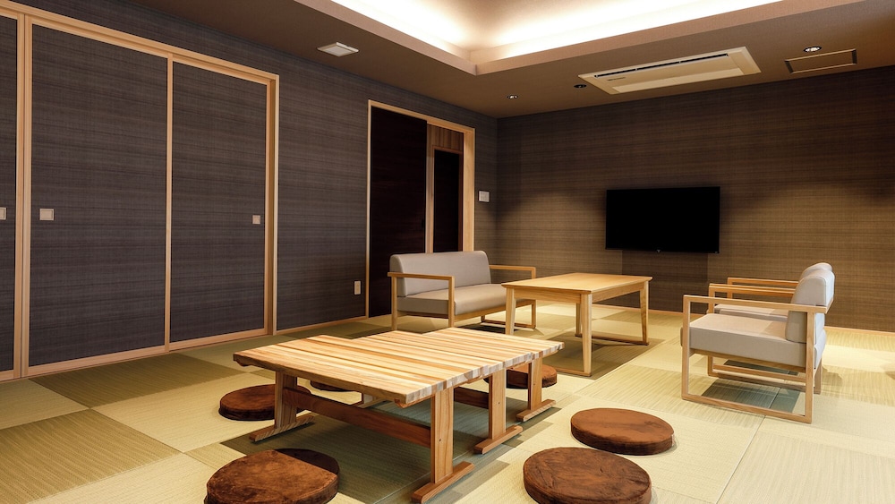 ファミリー ルーム サウナ レイクビュー 客室2 | はわい温泉　千年亭