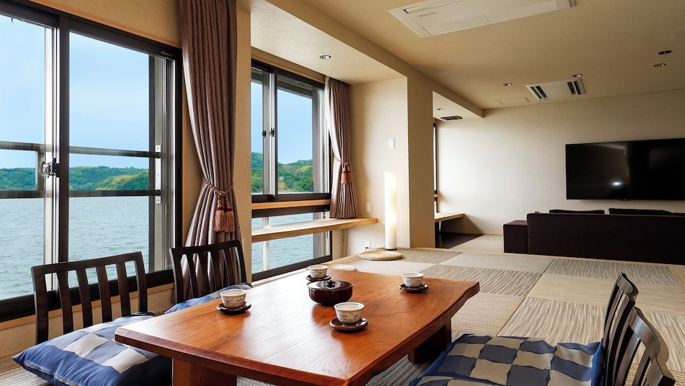 ジュニア スイート サウナ レイクビュー 部屋からの景観0 | はわい温泉　千年亭