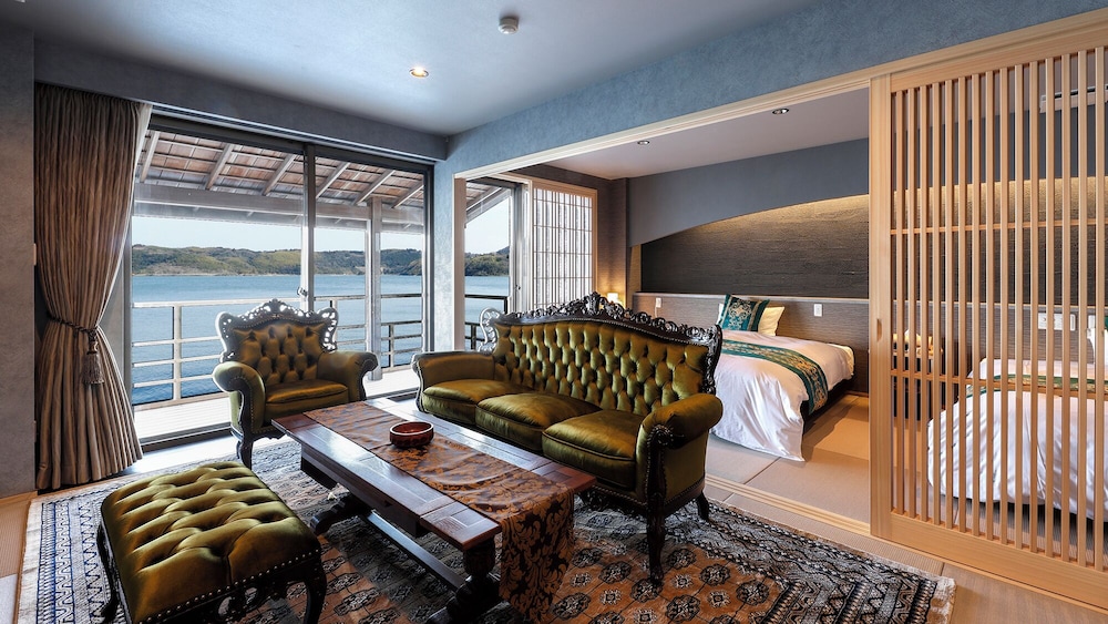 ジュニア スイート バルコニー レイクビュー | はわい温泉　千年亭