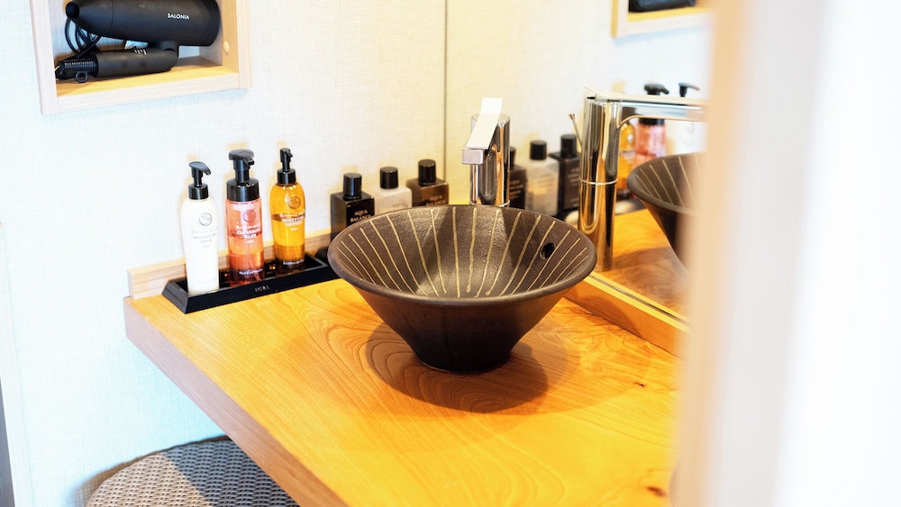 和風クワドラプルルーム 専用バスルーム 客室2 | はわい温泉　千年亭