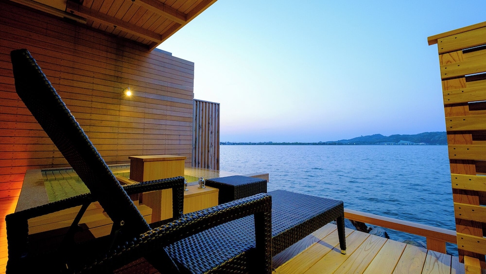 ツインルーム レイクビュー 客室1 | はわい温泉　千年亭