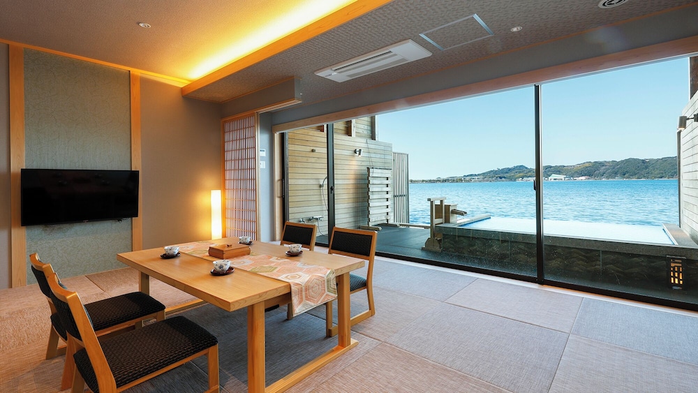 和風クワドラプルルーム 専用バスルーム | はわい温泉　千年亭