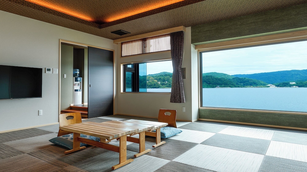 ファミリー ルーム レイクビュー | はわい温泉　千年亭