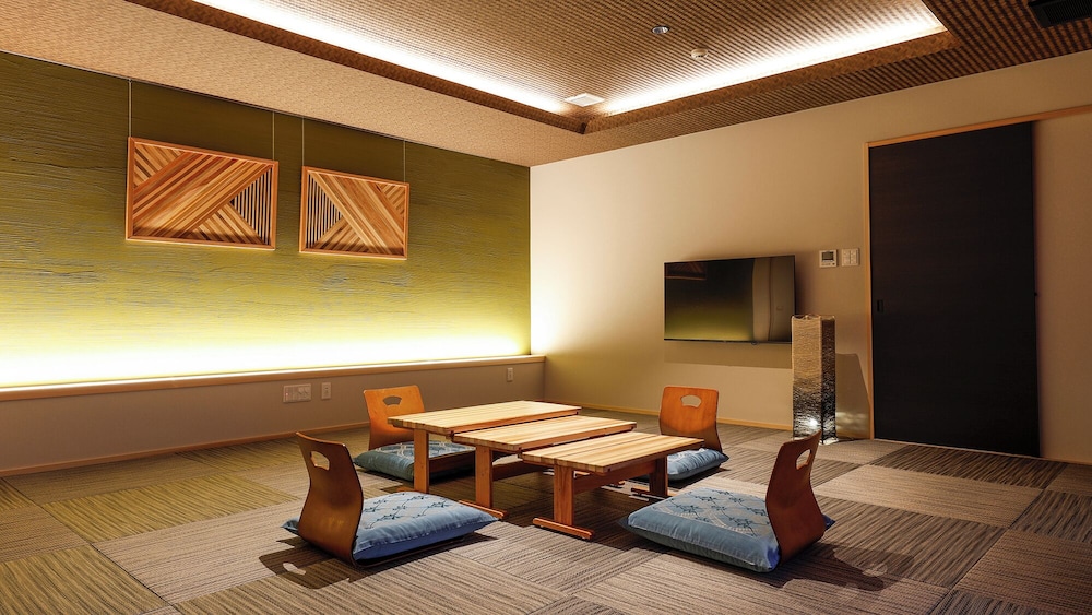 ファミリー ルーム レイクビュー 客室2 | はわい温泉　千年亭